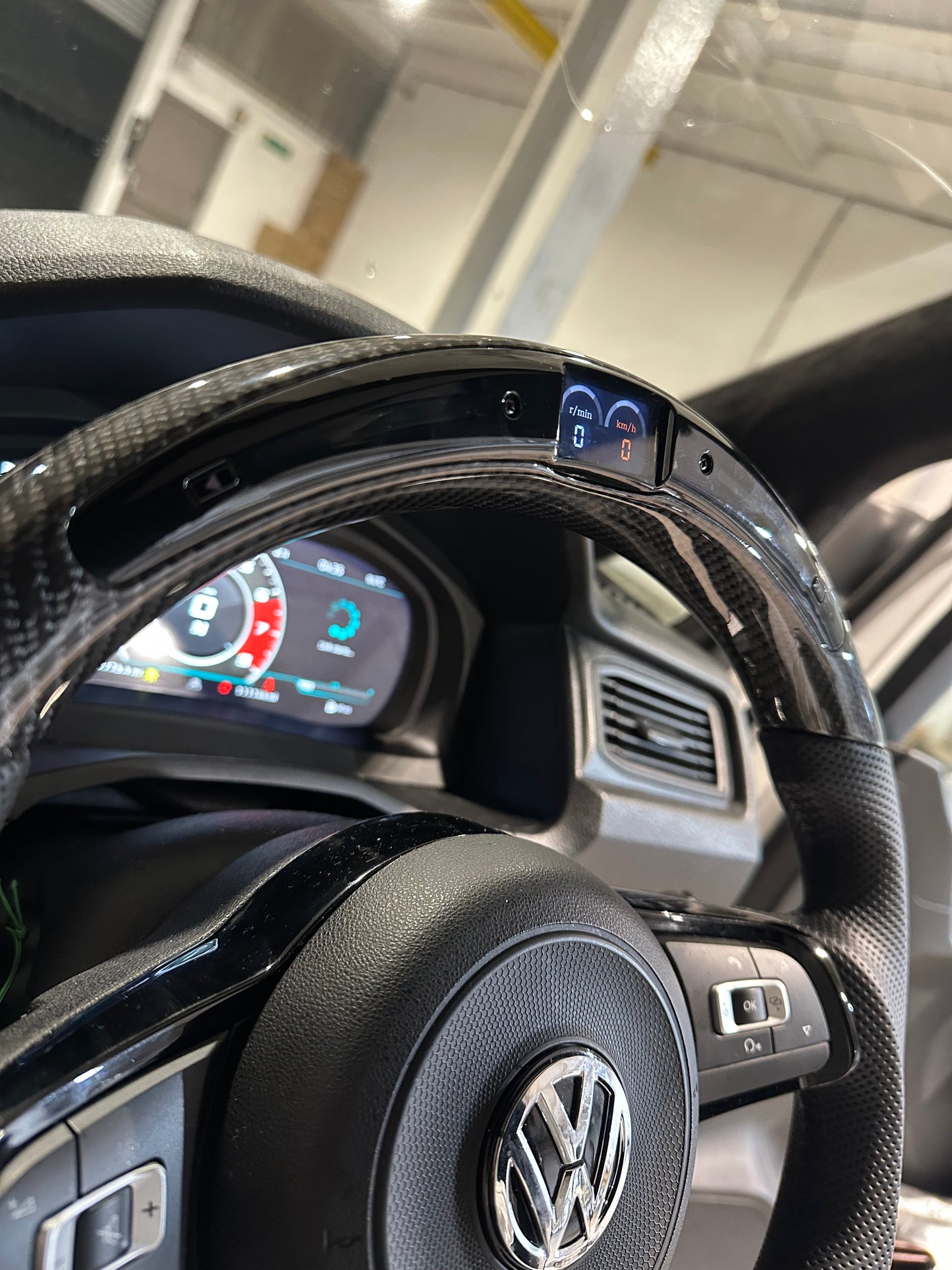 Volkswagen Golf R carbon LED