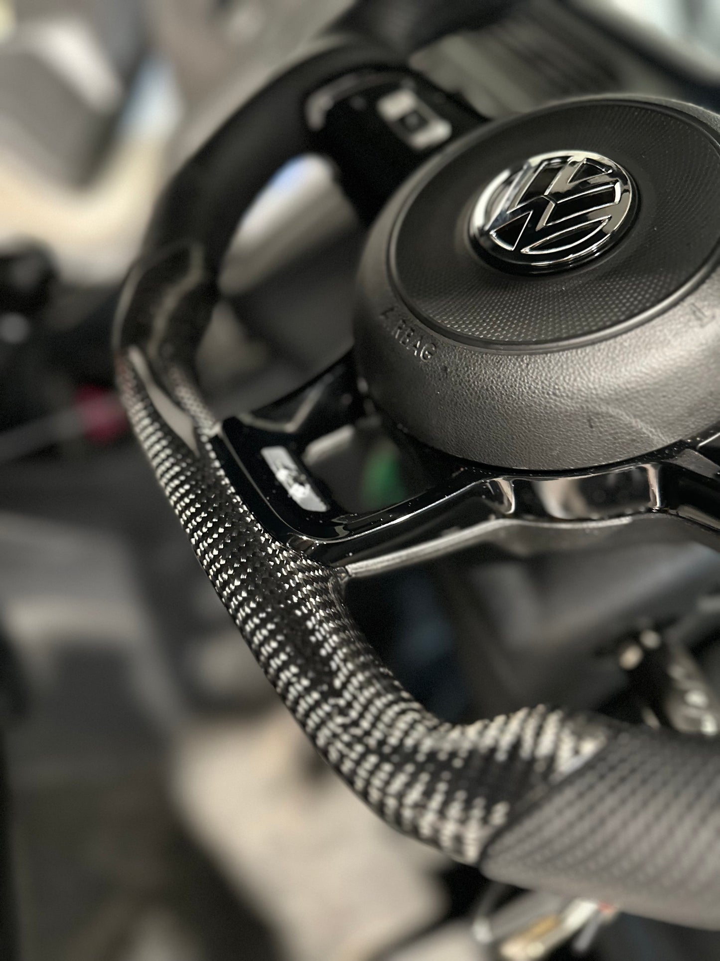 Volkswagen Golf R carbon LED