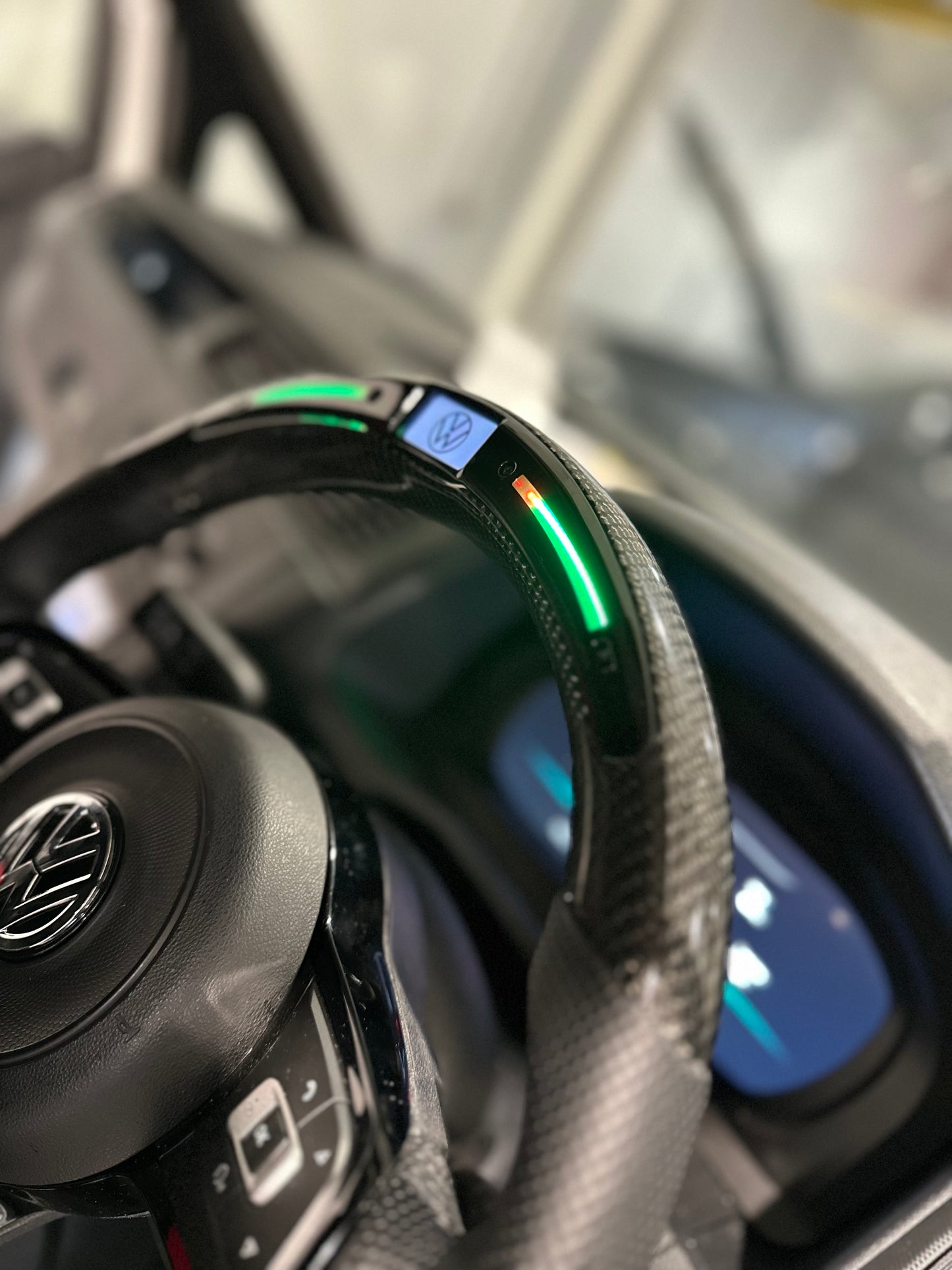 Volkswagen Golf R carbon LED