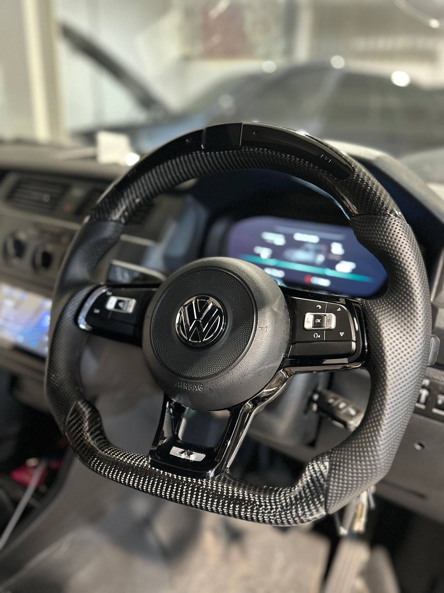 Volkswagen Golf R carbon LED